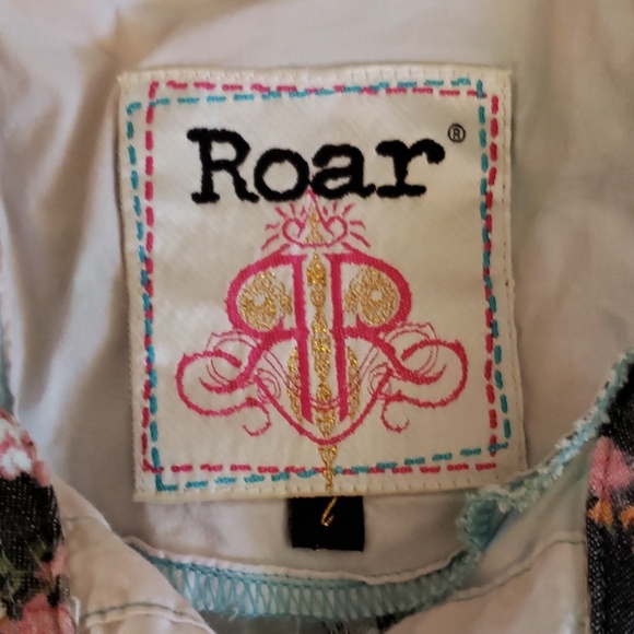 Roar Long Sleeve Button Up "IKAT Get Enough " - Picture 5 of 7